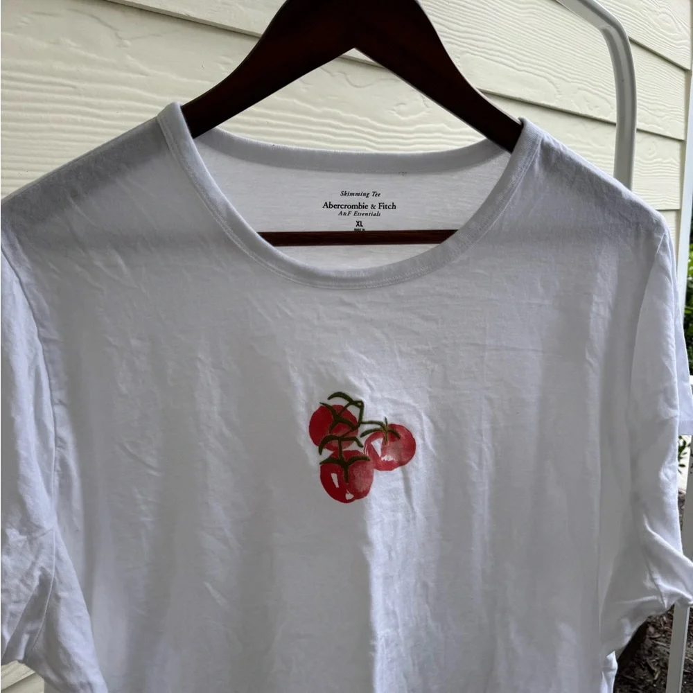 Abecrombie & Fitch Tomato T - Picture 2 of 5
